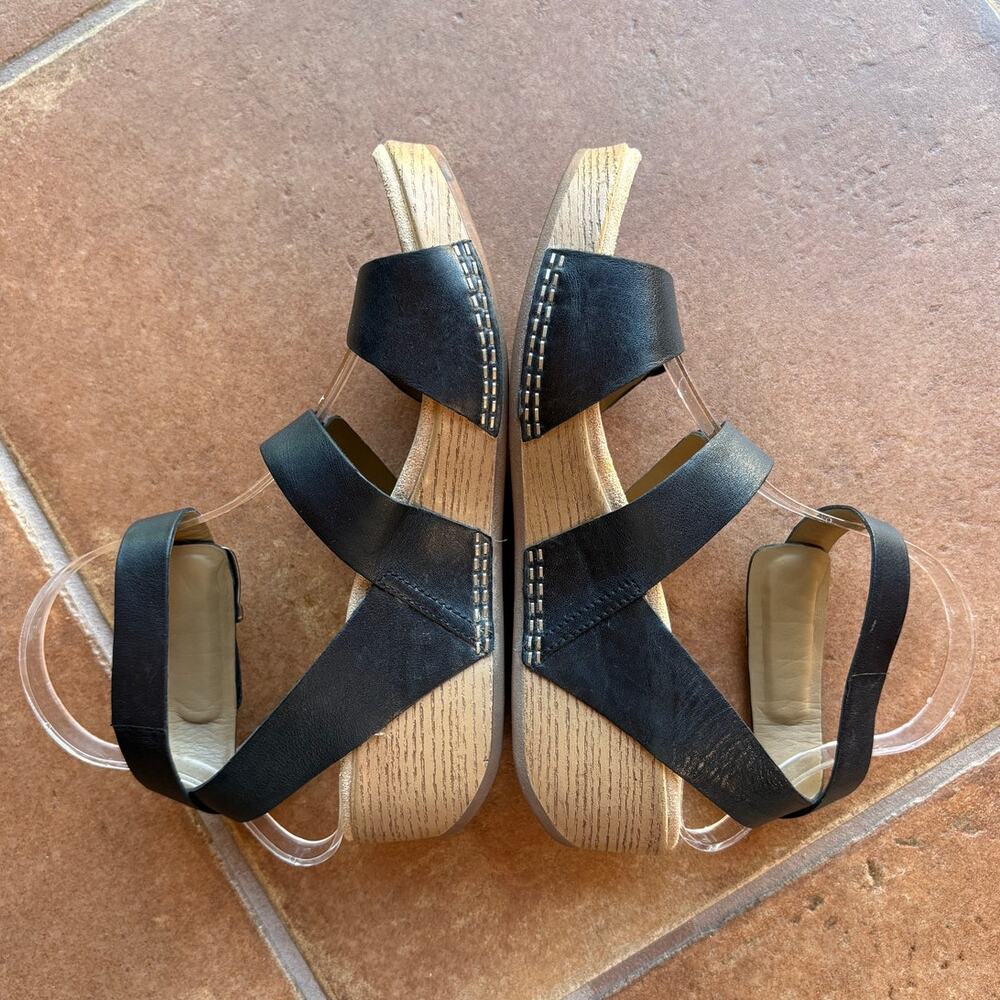 Dansko "Lou" Black Leather Strappy Wedge Sandals w Brass Tone Hardware US 7.5-8 - Picture 10 of 16
